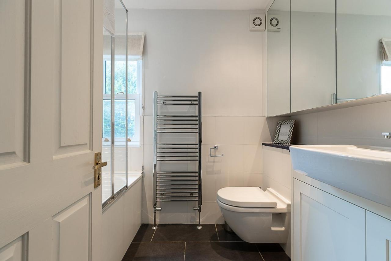 Joivy Stunning 3 Bed, 2 Bath House With Garden And Rooftop Terrace Apartment London
